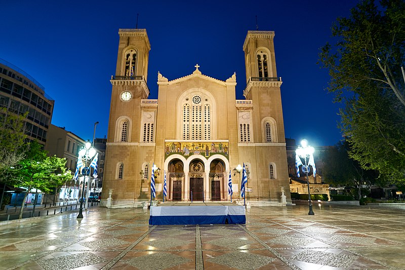 Imagen de la Iglesia o Catedral Metropolitana de Atenas por la noche