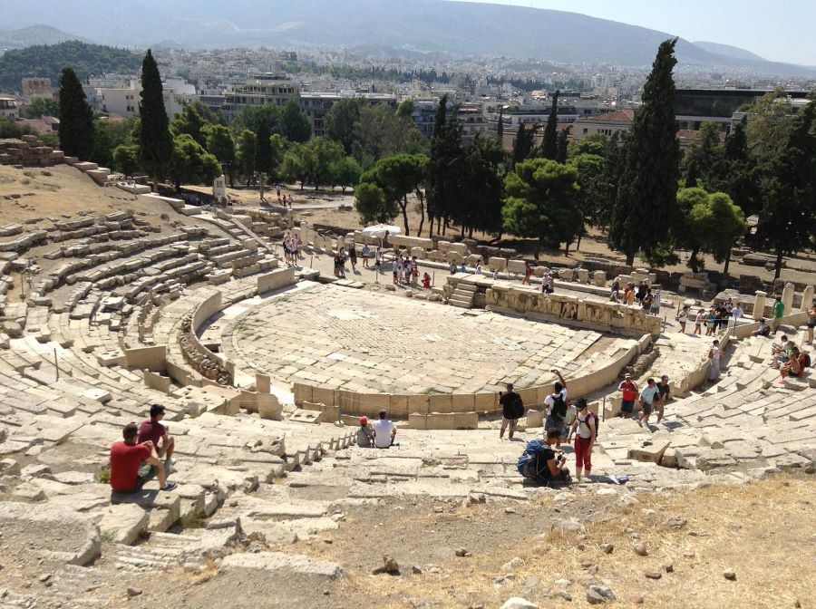 Teatro de Dionisio desde dentro del recinto arqueologico